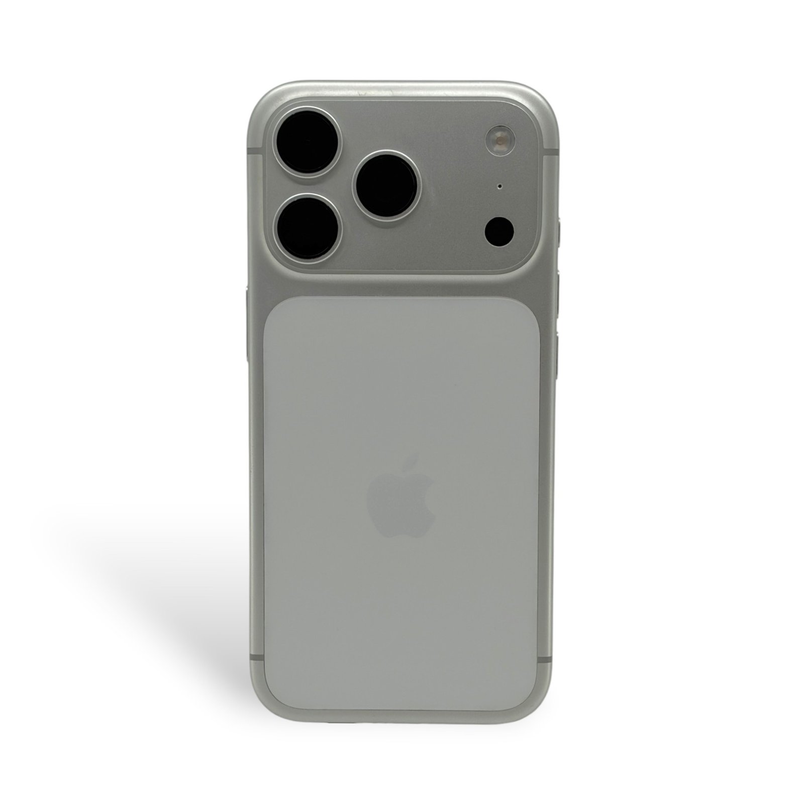 iPhone-17-pro-Silver-second-hand-folosit-cu-garanție-la-un-preț-special-de-la-Apple-Plug