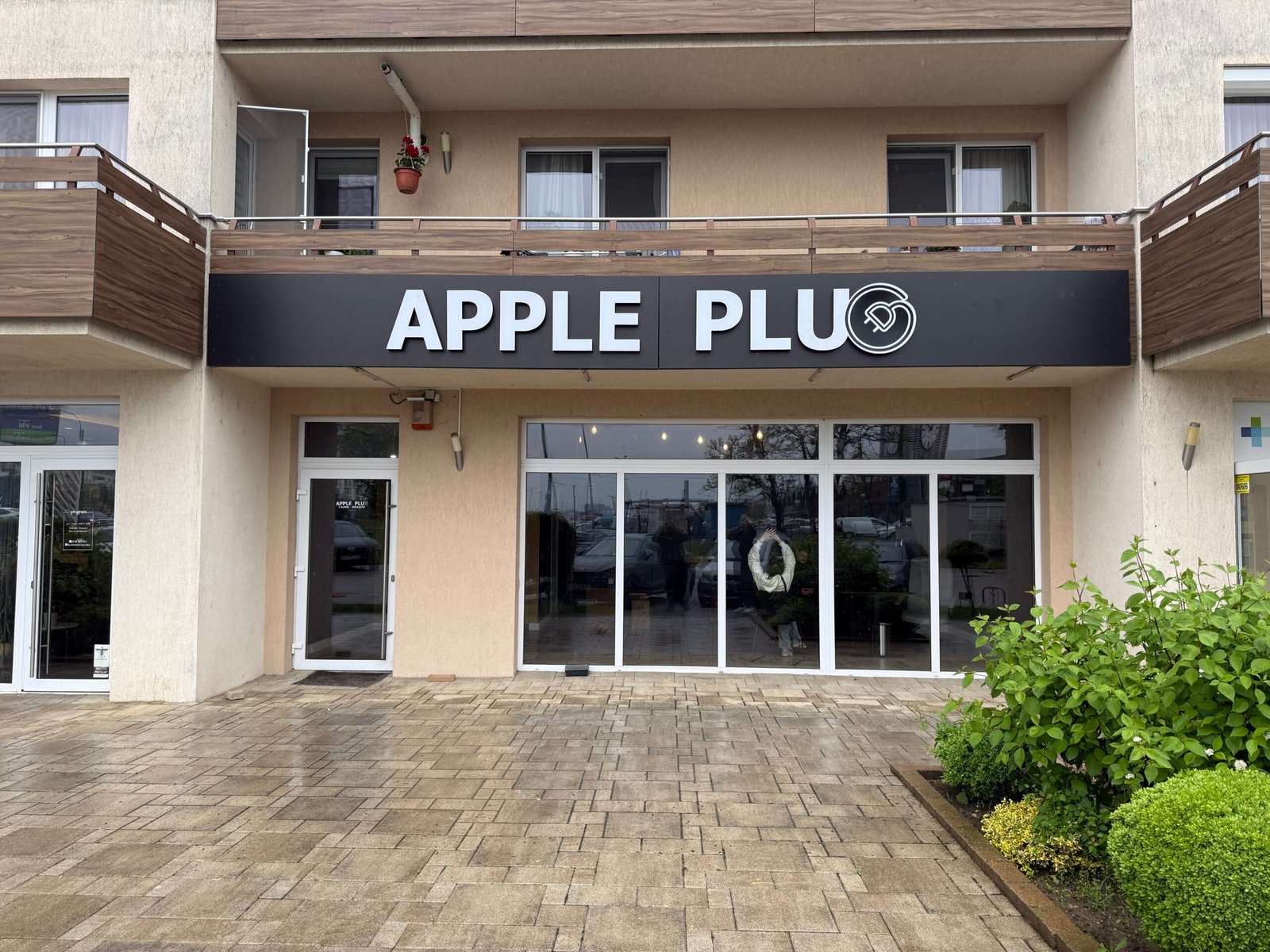 Showroom Apple Plug - magazin telefoane brasov