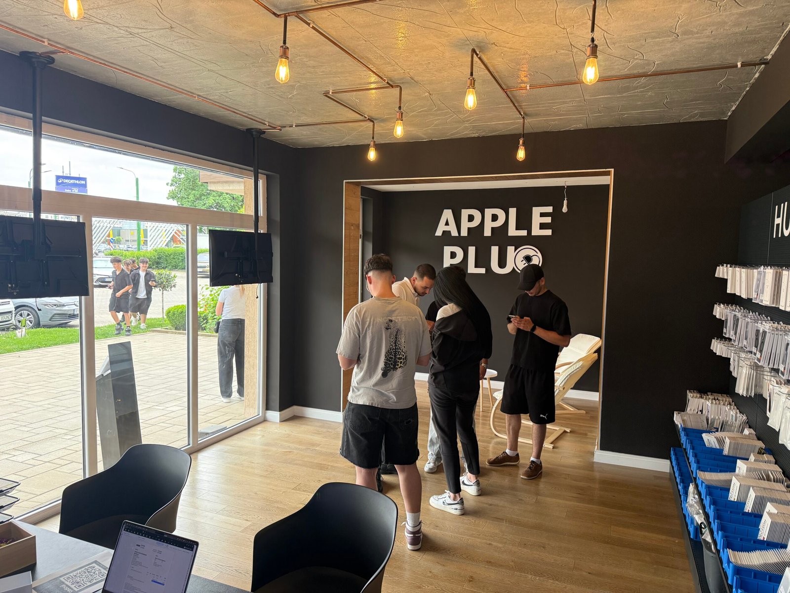 Magazin Apple Plug Brașov - Detaliu 3