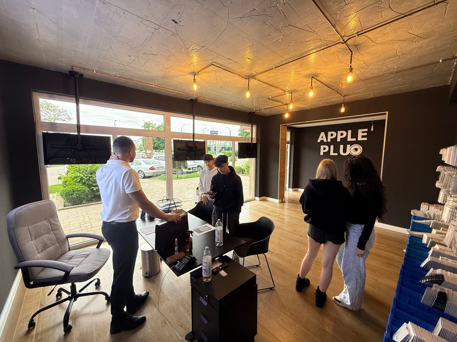 Magazin Apple Plug Brașov - Detaliu 5